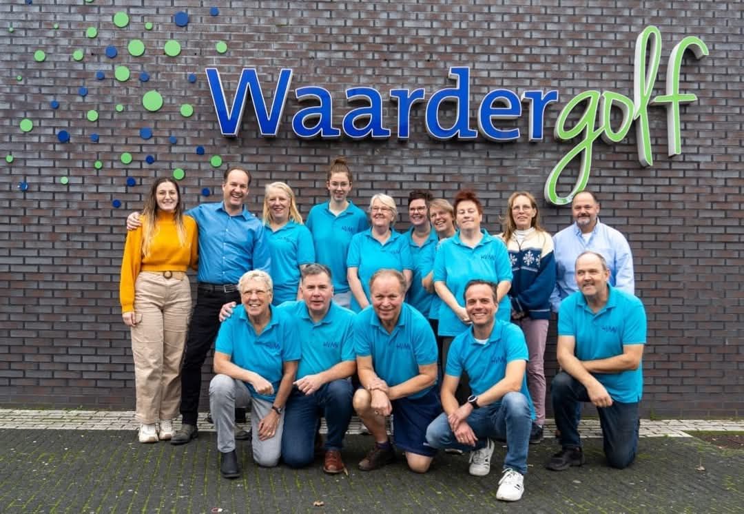 Het vrijwilligersteam van HvMV voor zwembad De Waardergolf